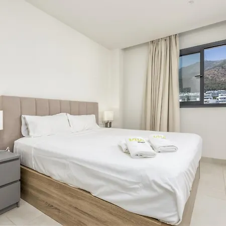 Vivi Homes - Deco Pool, Garden, Terrace & شقة فوينخيرولا