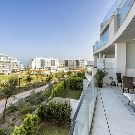 Vivi Homes - Deco Pool, Garden, Terrace & Apartment