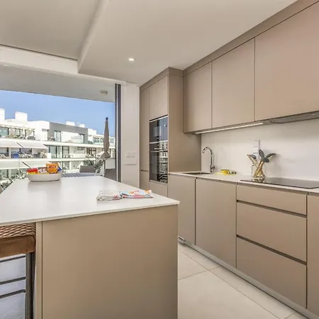 Vivi Homes - Deco Pool, Garden, Terrace & Apartment