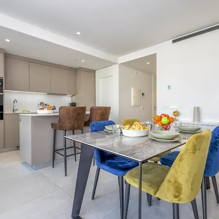 Vivi Homes - Deco Pool, Garden, Terrace & Apartment *