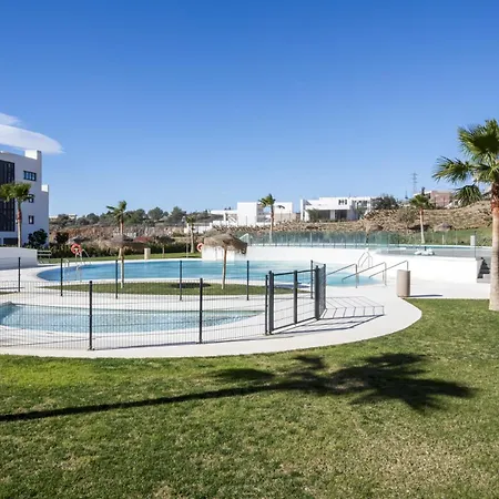 Vivi Homes - Deco Pool, Garden, Terrace & شقة فوينخيرولا