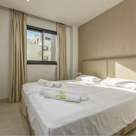 Vivi Homes - Deco Pool, Garden, Terrace & Apartment *