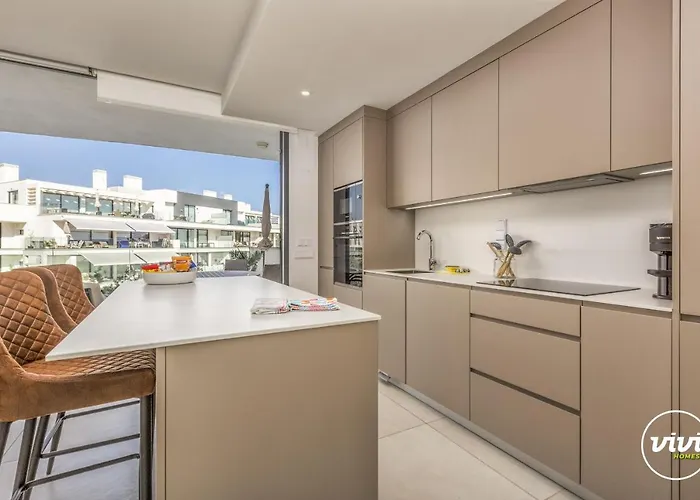 Vivi Homes - Deco Pool, Garden, Terrace & Apartment