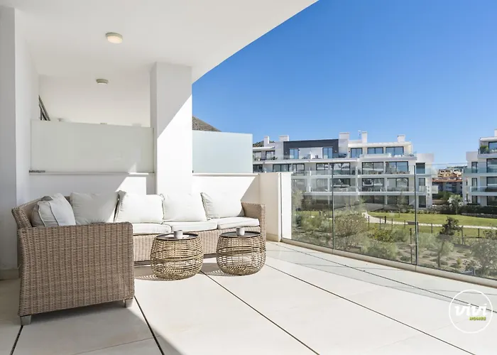 Vivi Homes - Deco Pool, Garden, Terrace & Apartment *