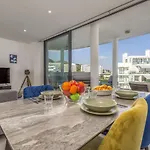 Vivi Homes - Deco Pool, Garden, Terrace & Appartement