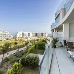Vivi Homes - Deco Pool, Garden, Terrace & Appartement