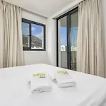 Vivi Homes - Deco Pool, Garden, Terrace & Appartement