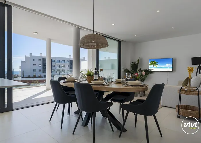 Vivi Homes - Deco Pool, Garden, Terrace &